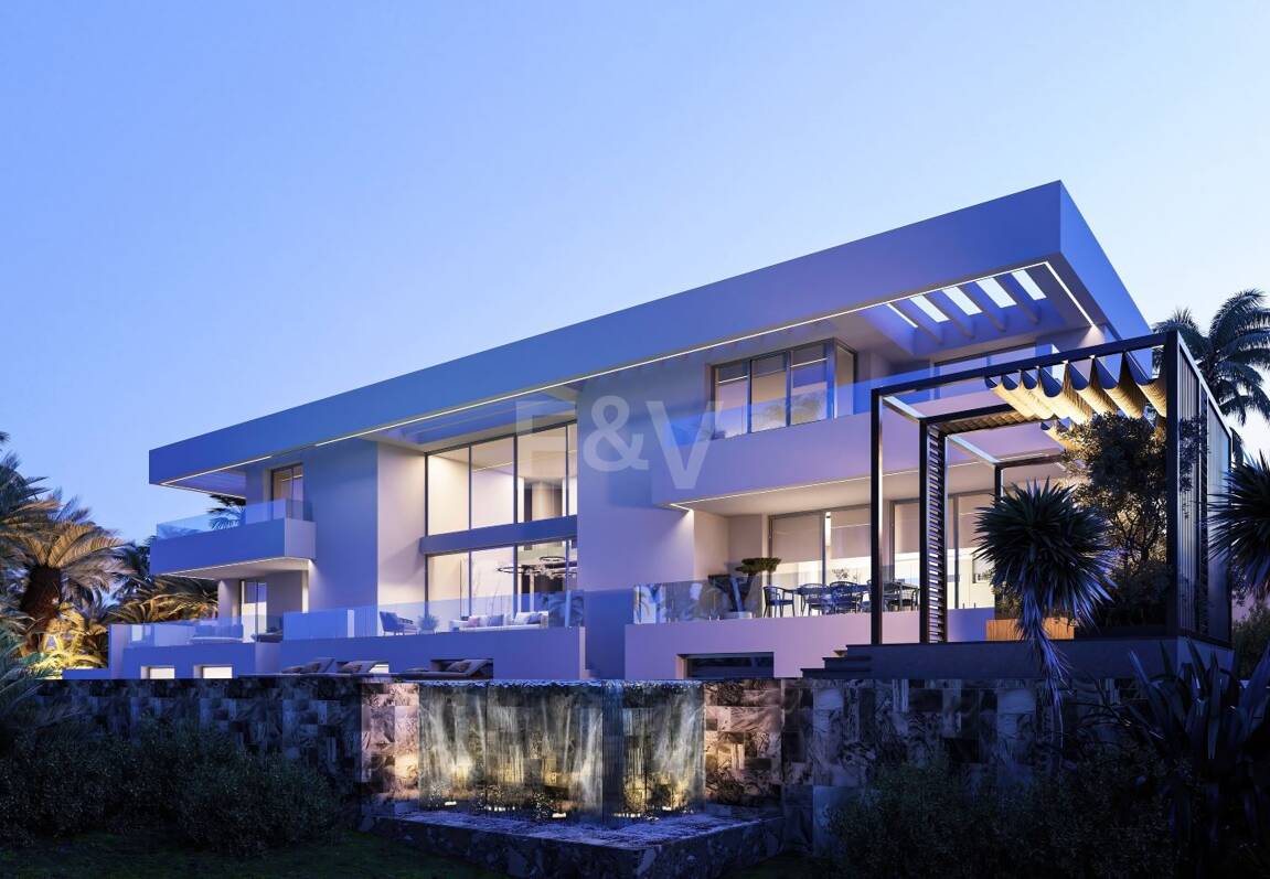 Projet de Villa El Paraiso Alto contemporain avec vue sur le golf et la mer