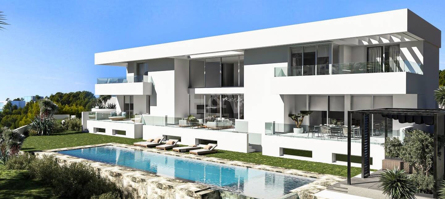 Projet de Villa El Paraiso Alto contemporain avec vue sur le golf et la mer
