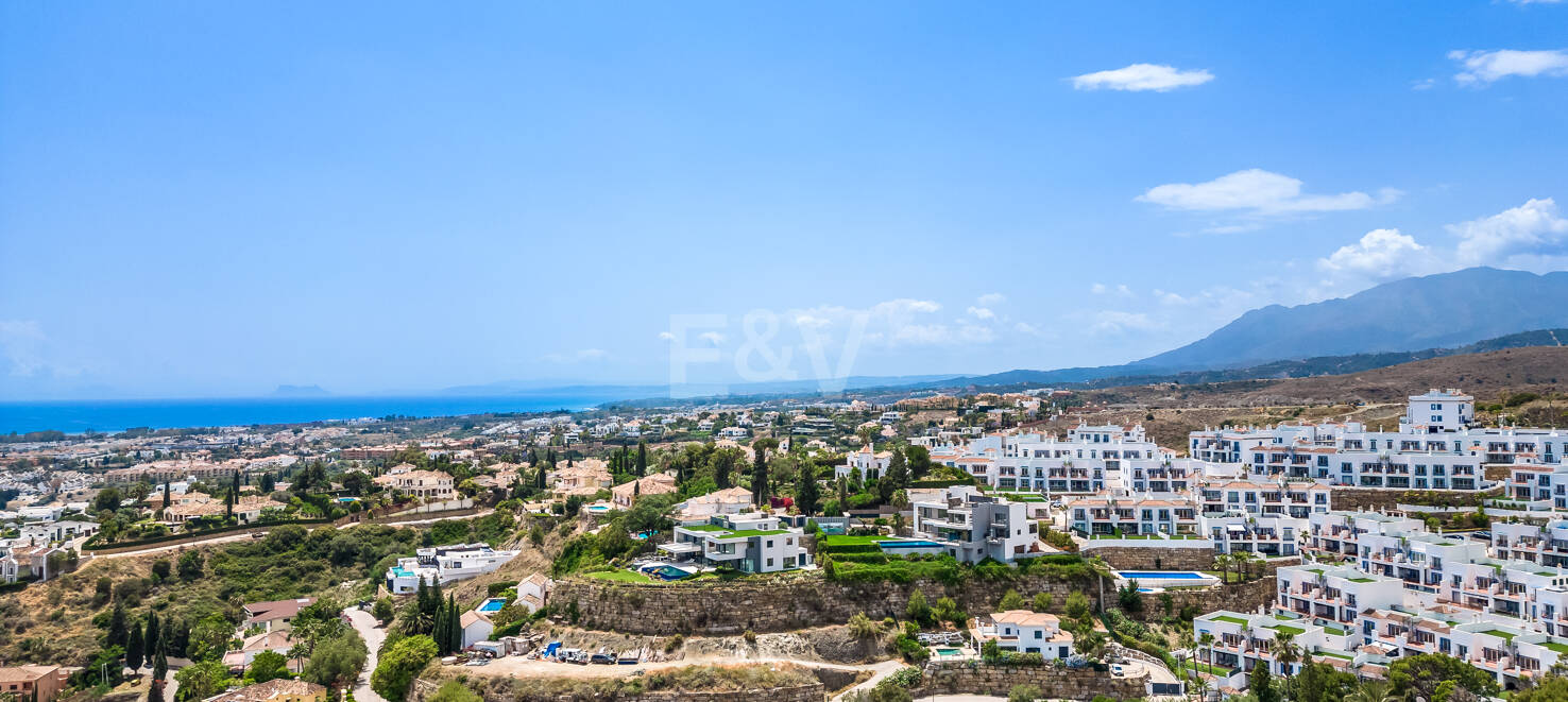 Projet de Villa El Paraiso Alto contemporain avec vue sur le golf et la mer