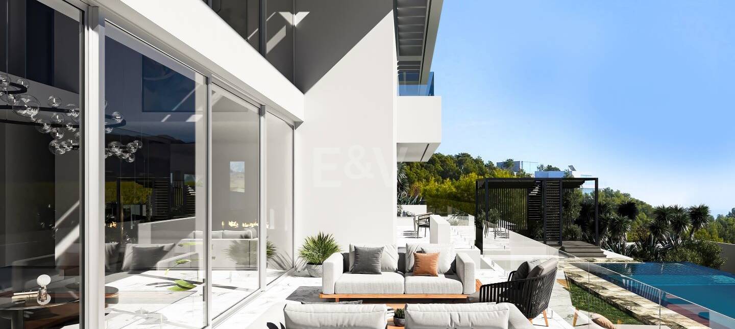 Projet de Villa El Paraiso Alto contemporain avec vue sur le golf et la mer