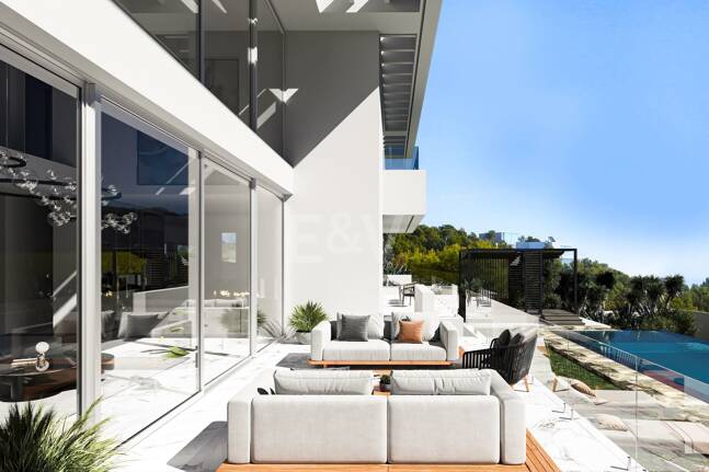 Projet de Villa El Paraiso Alto contemporain avec vue sur le golf et la mer