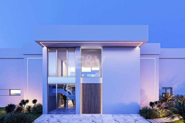 Projet de Villa El Paraiso Alto contemporain avec vue sur le golf et la mer