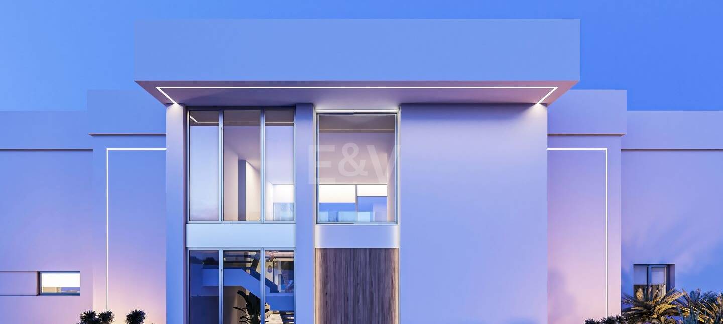 Projet de Villa El Paraiso Alto contemporain avec vue sur le golf et la mer