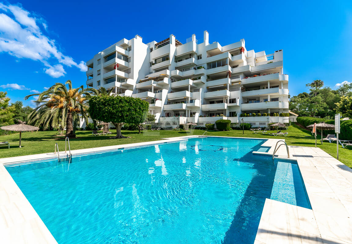 Rymlig Guadalmina Lägenhet i Frontline Golf Development