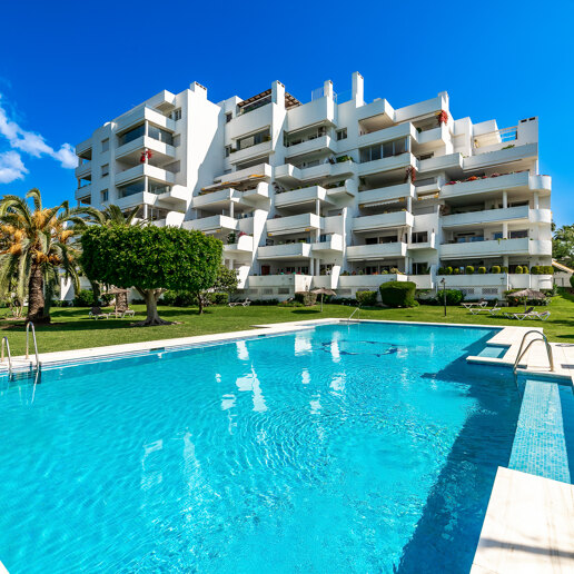 Spacious Guadalmina Apartment in Frontline Golf Development