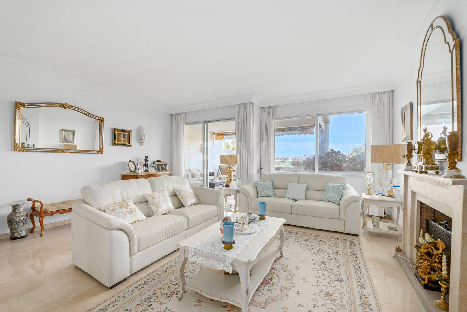 Geräumiges Guadalmina Apartment in Frontline-Golfanlage.