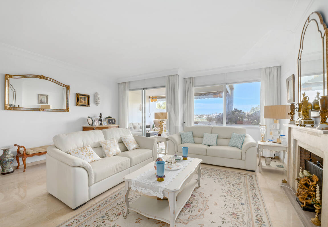 Rymlig Guadalmina Lägenhet i Frontline Golf Development