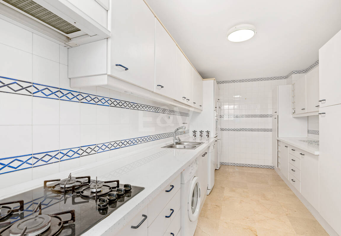 Rymlig Guadalmina Lägenhet i Frontline Golf Development