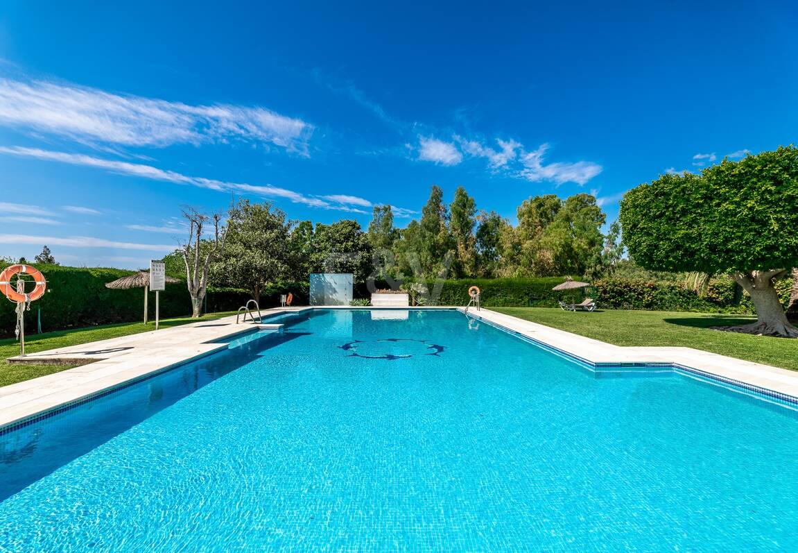 Rymlig Guadalmina Lägenhet i Frontline Golf Development