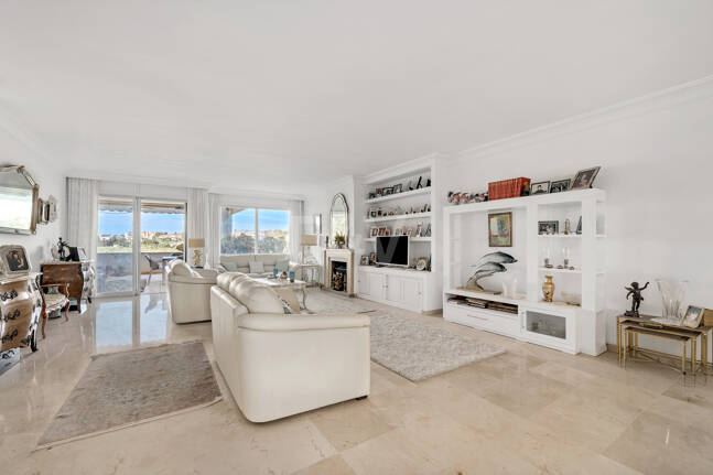 Rymlig Guadalmina Lägenhet i Frontline Golf Development