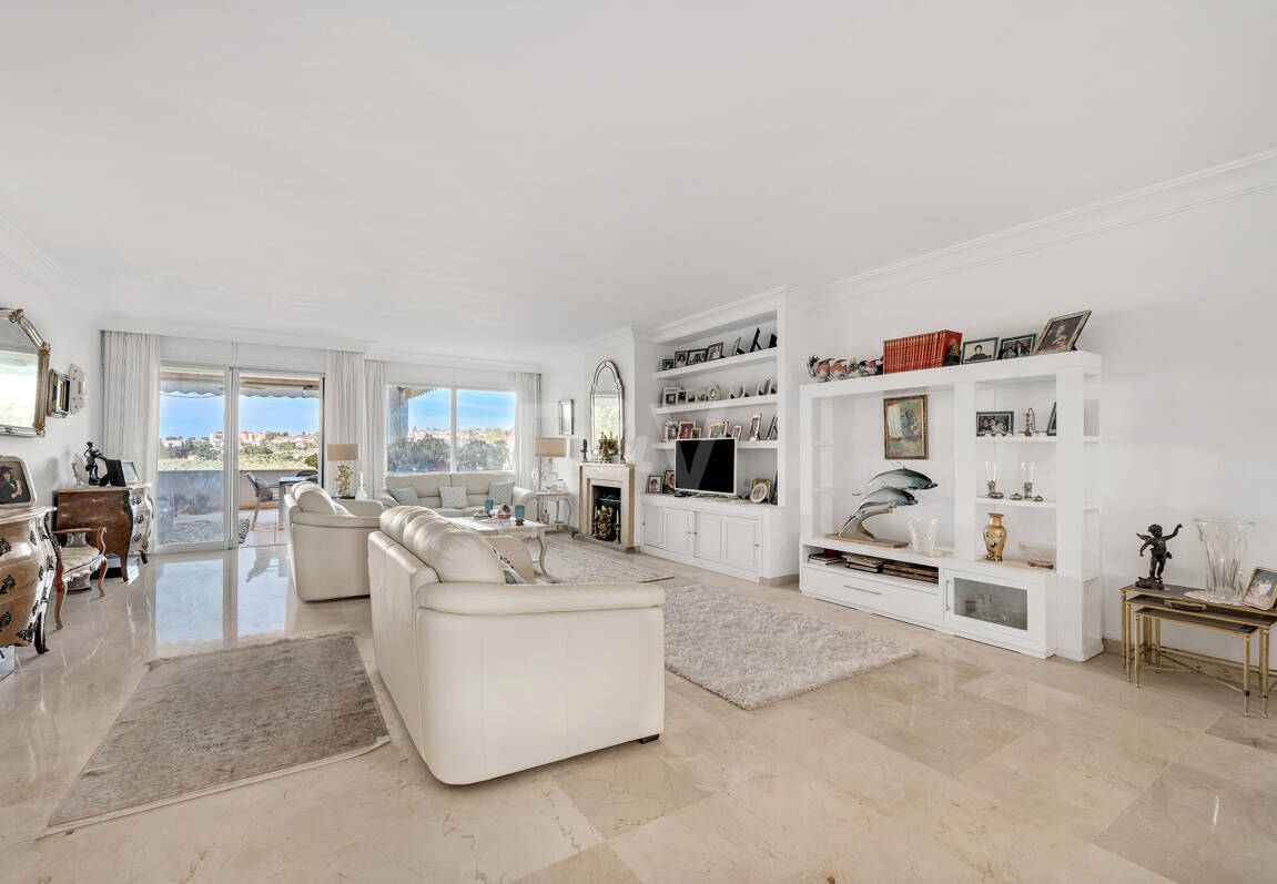 Rymlig Guadalmina Lägenhet i Frontline Golf Development