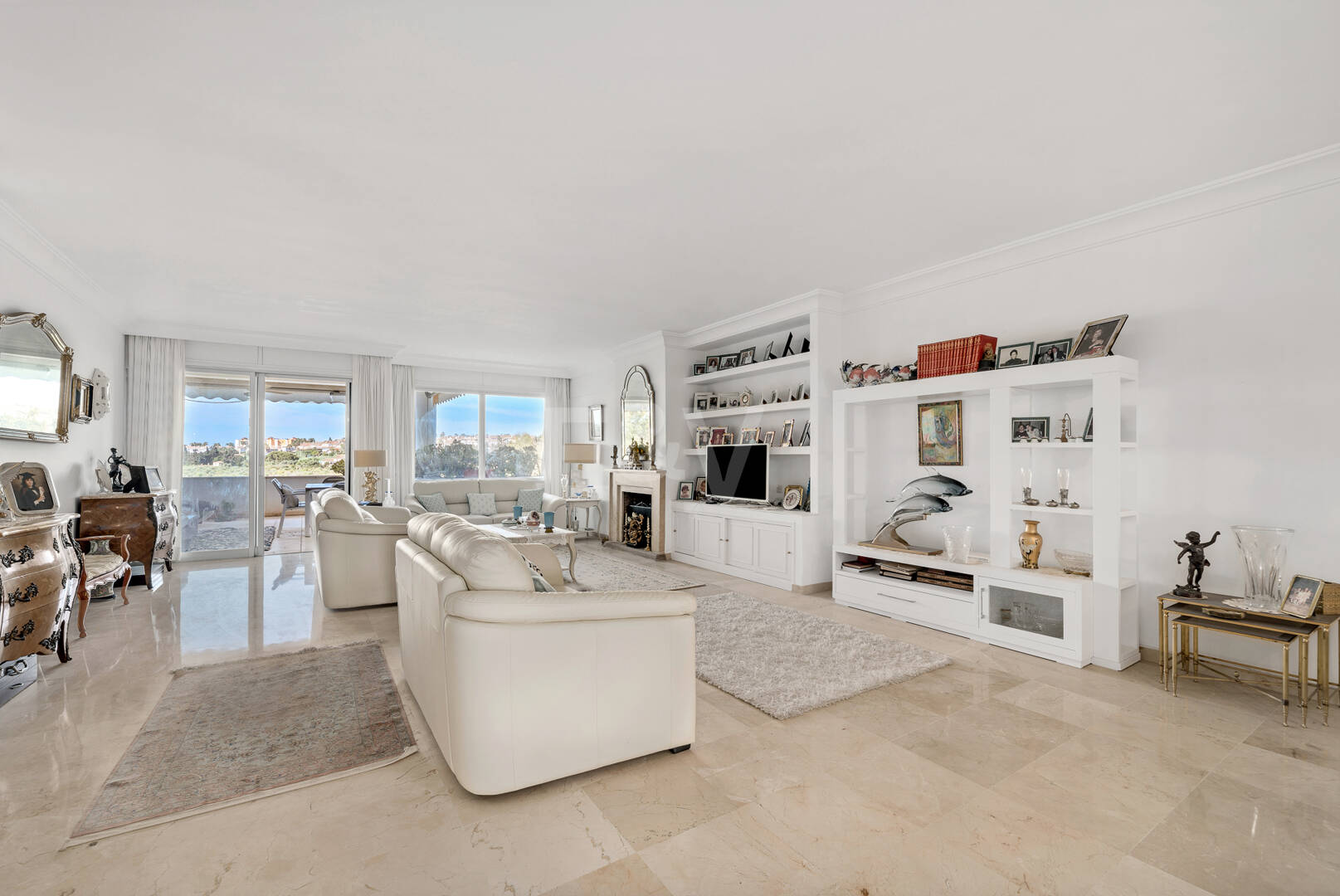 Geräumiges Guadalmina Apartment in Frontline-Golfanlage.