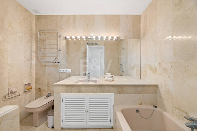 Rymlig Guadalmina Lägenhet i Frontline Golf Development