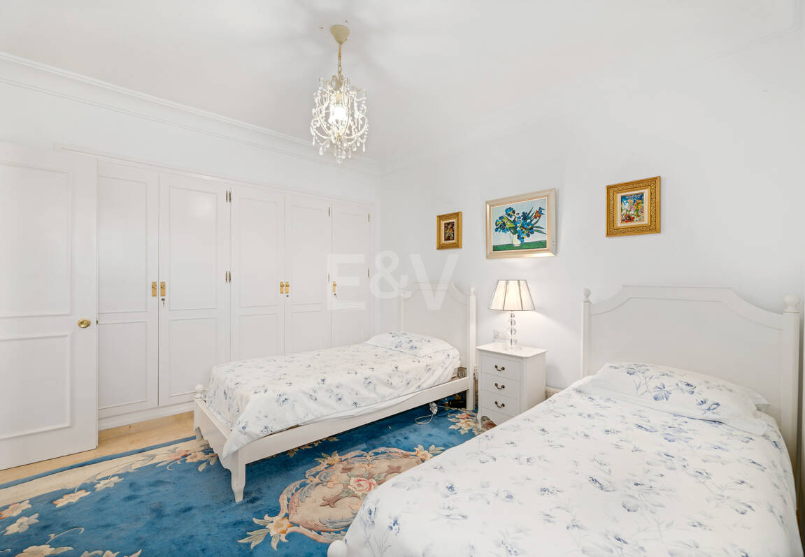 Rymlig Guadalmina Lägenhet i Frontline Golf Development