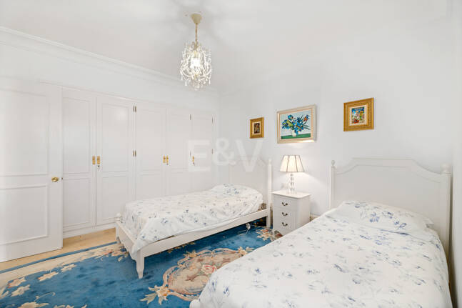 Rymlig Guadalmina Lägenhet i Frontline Golf Development