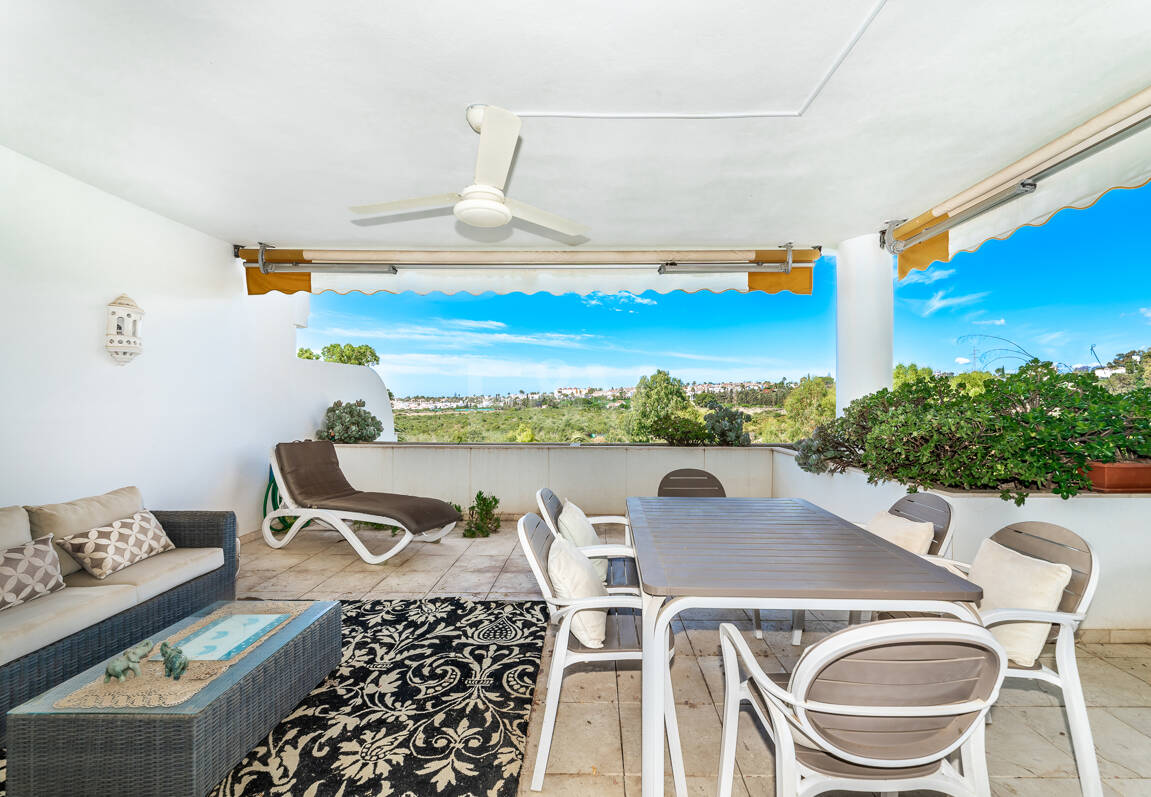 Rymlig Guadalmina Lägenhet i Frontline Golf Development