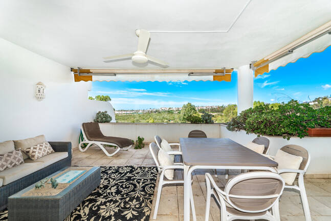 Rymlig Guadalmina Lägenhet i Frontline Golf Development