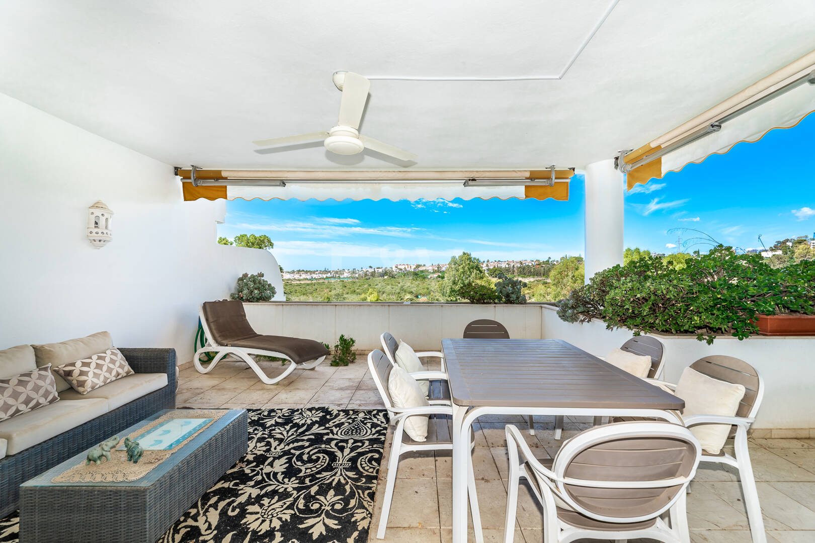 Geräumiges Guadalmina Apartment in Frontline-Golfanlage.