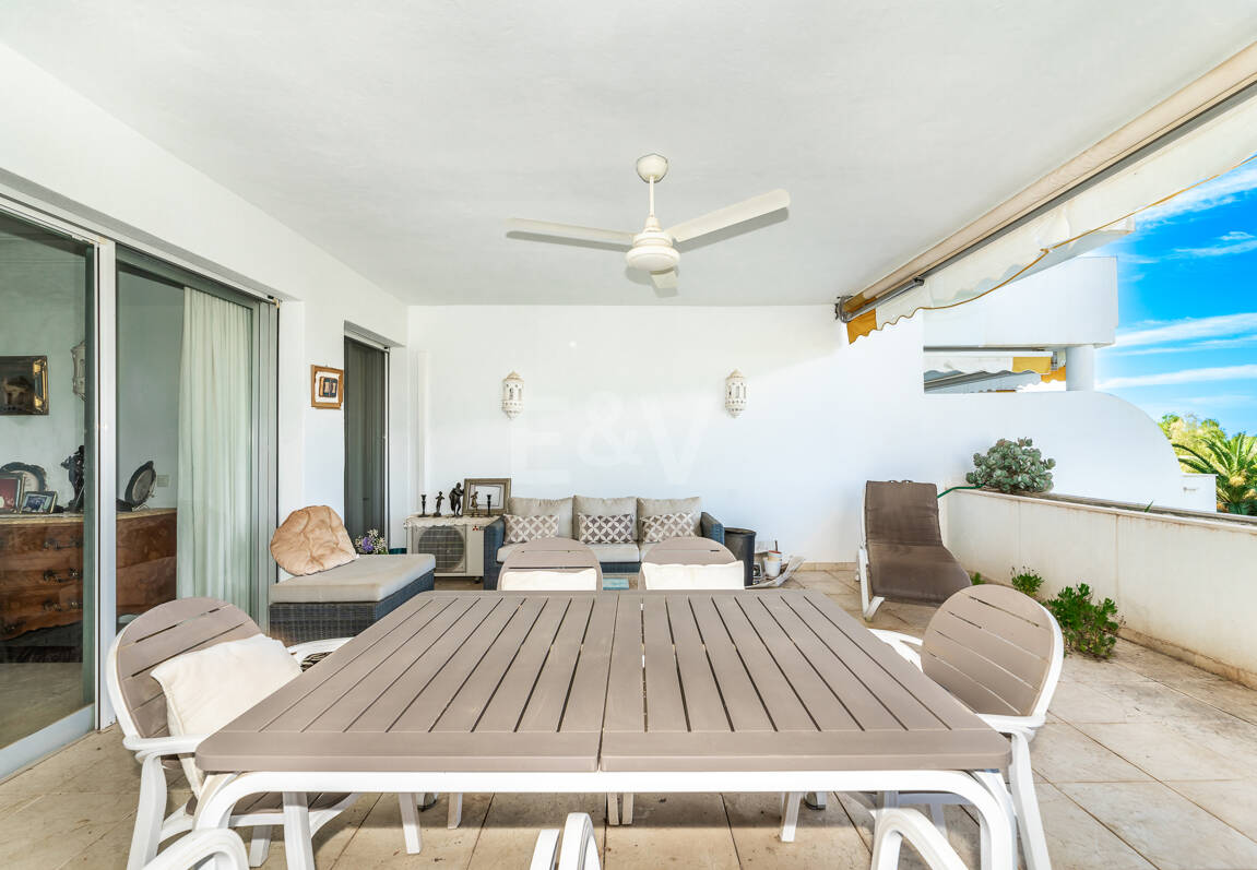 Rymlig Guadalmina Lägenhet i Frontline Golf Development