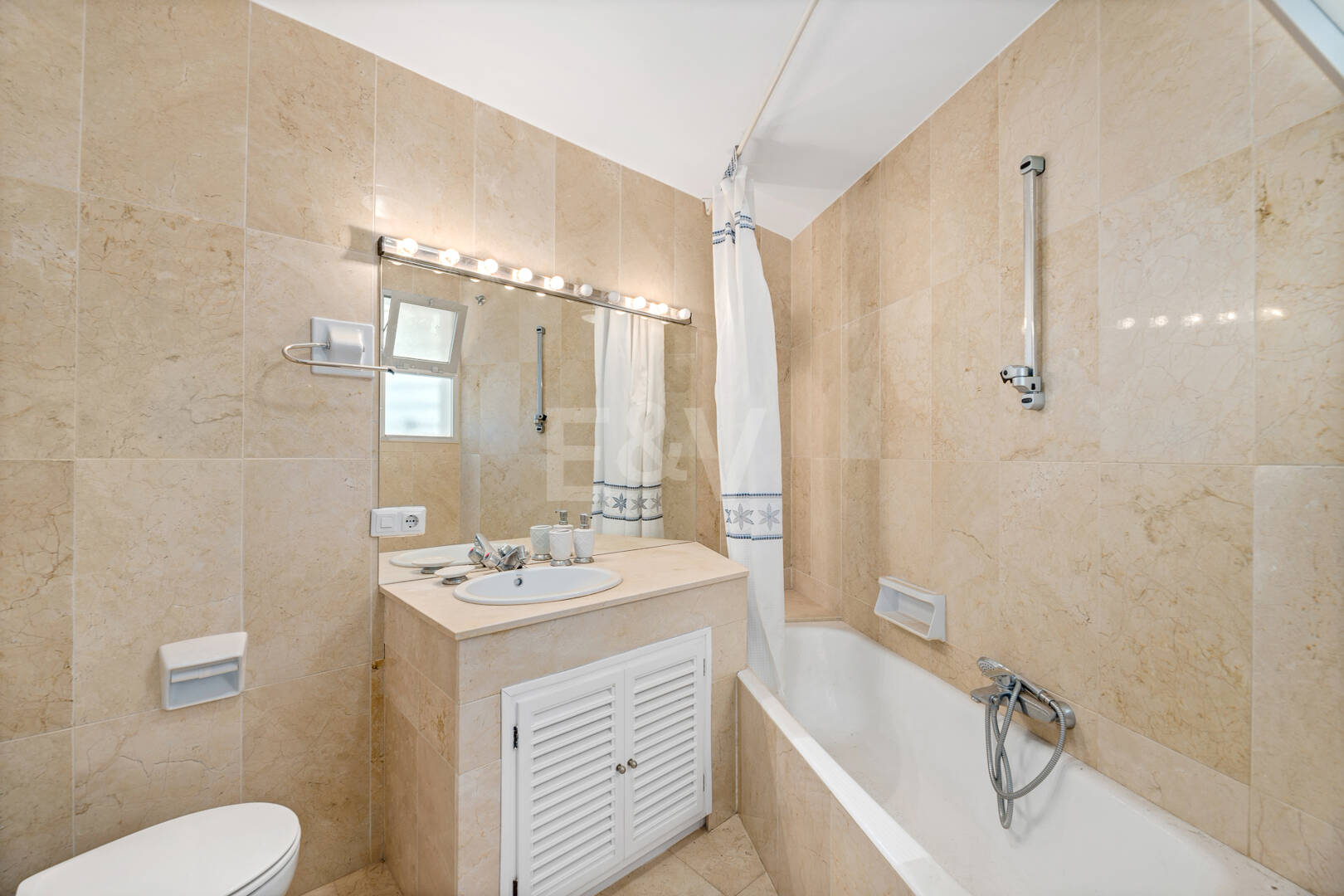 Geräumiges Guadalmina Apartment in Frontline-Golfanlage.