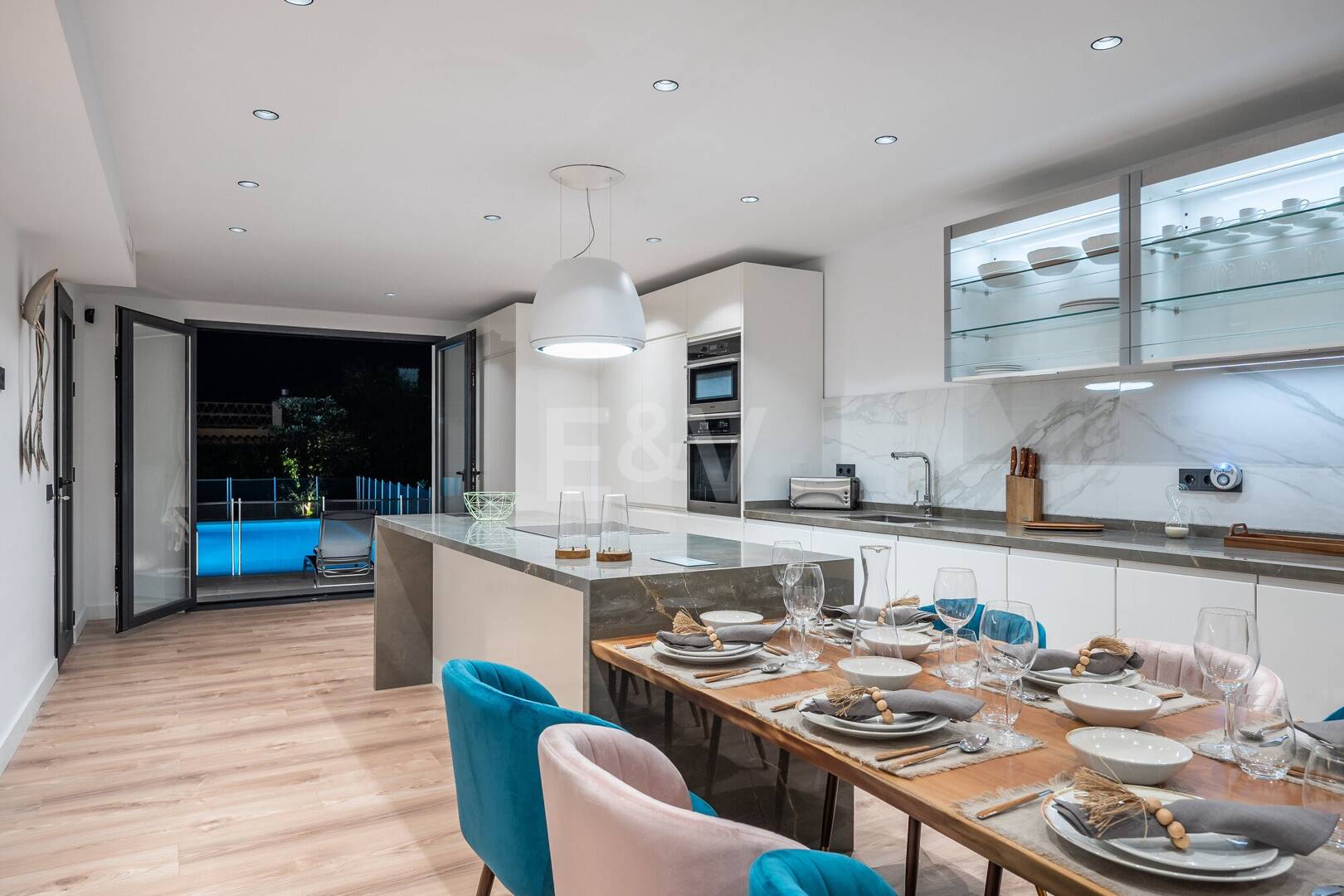 Contemporary Beachfront Villa in Marbella East: Perfect Family Getaway Steps from Elviria 's Best Beach