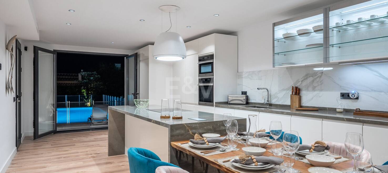 Contemporary Beachfront Villa in Marbella East: Perfect Family Getaway Steps from Elviria’s Best Beaches