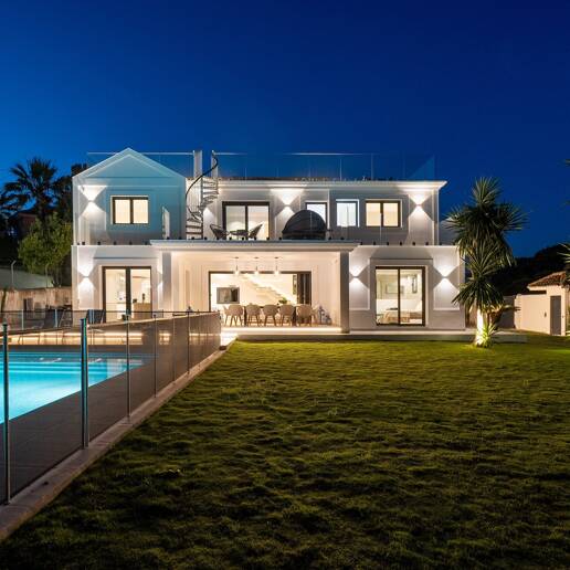 Contemporary Beachfront Villa in Marbella East: Perfect Family Getaway Steps from Elviria’s Best Beaches