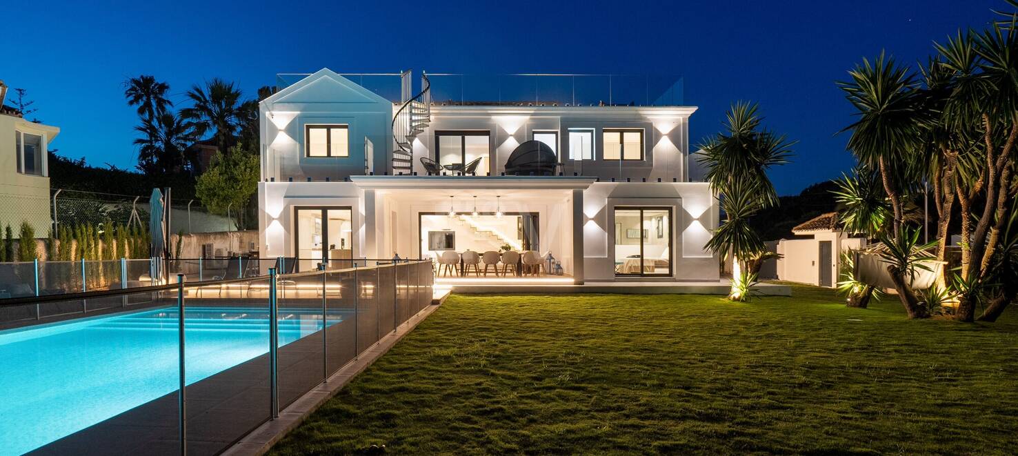 Contemporary Beachfront Villa in Marbella East: Perfect Family Getaway Steps from Elviria’s Best Beaches