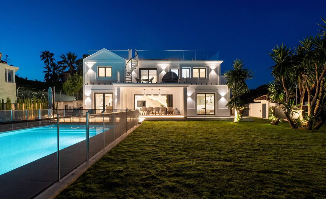 Contemporary Beachfront Villa in Marbella East: Perfect Family Getaway Steps from Elviria’s Best Beaches
