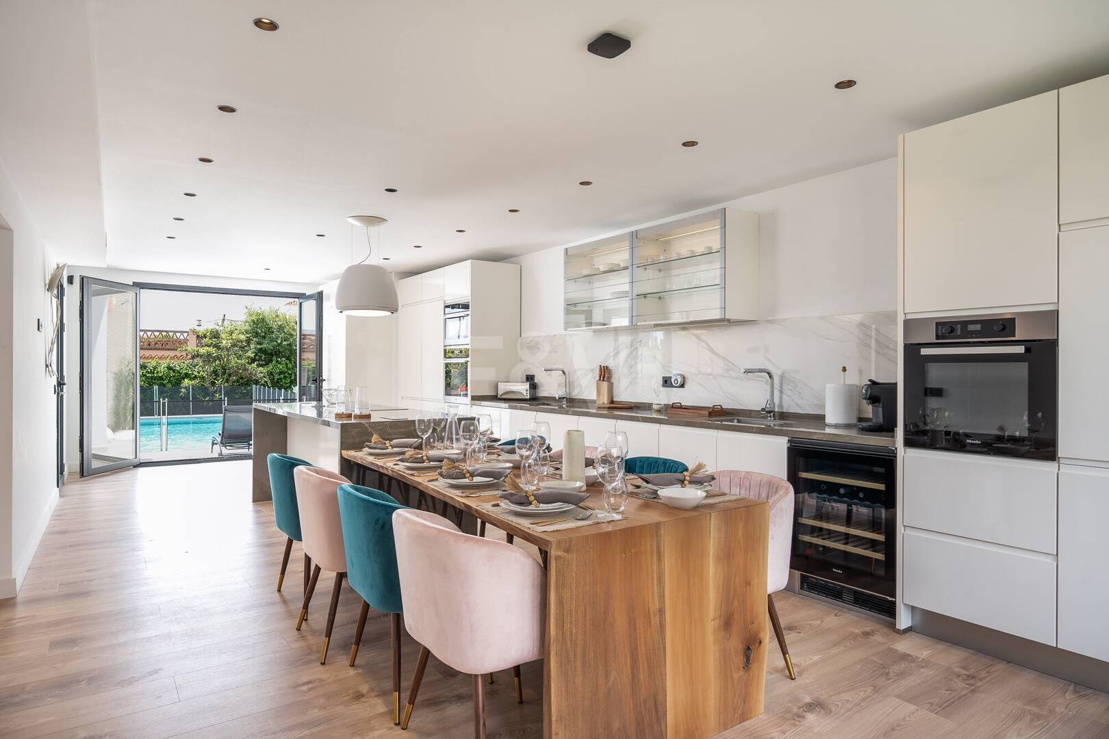 Contemporary Beachfront Villa in Marbella East: Perfect Family Getaway Steps from Elviria 's Best Beach