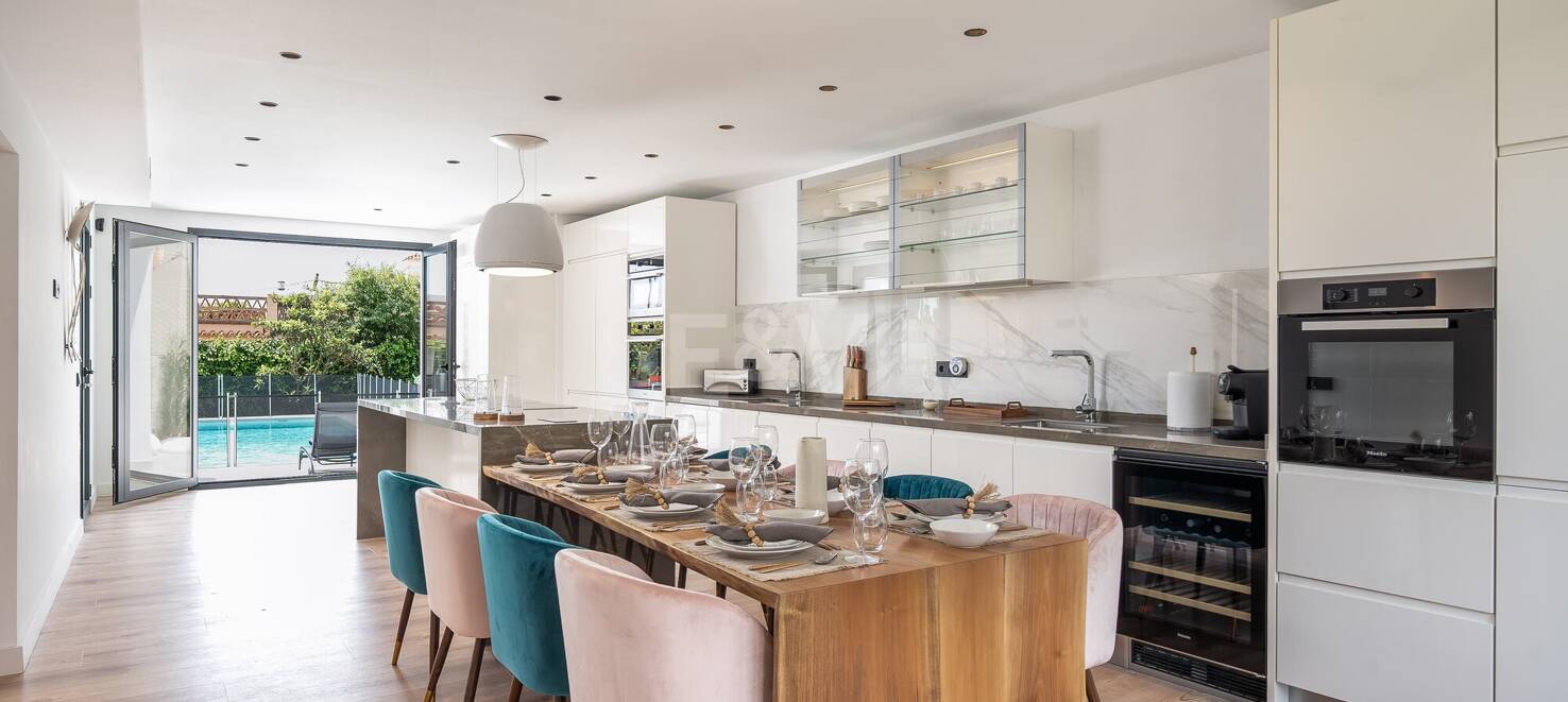 Contemporary Beachfront Villa in Marbella East: Perfect Family Getaway Steps from Elviria’s Best Beaches