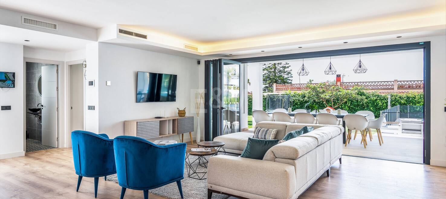 Contemporary Beachfront Villa in Marbella East: Perfect Family Getaway Steps from Elviria’s Best Beaches