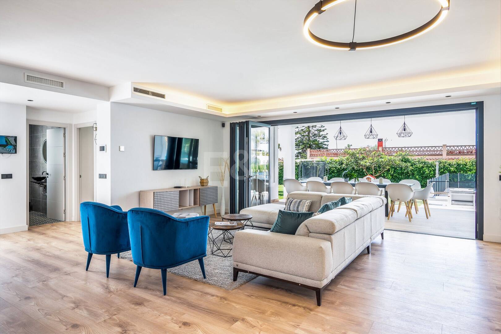 Contemporary Beachfront Villa in Marbella East: Perfect Family Getaway Steps from Elviria 's Best Beach