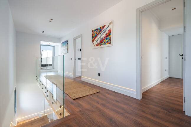 Villa moderna frente al mar en Marbella Este | Escapadas familiares y estancias de media duración | A solo pasos de las mejores playas de Elviria