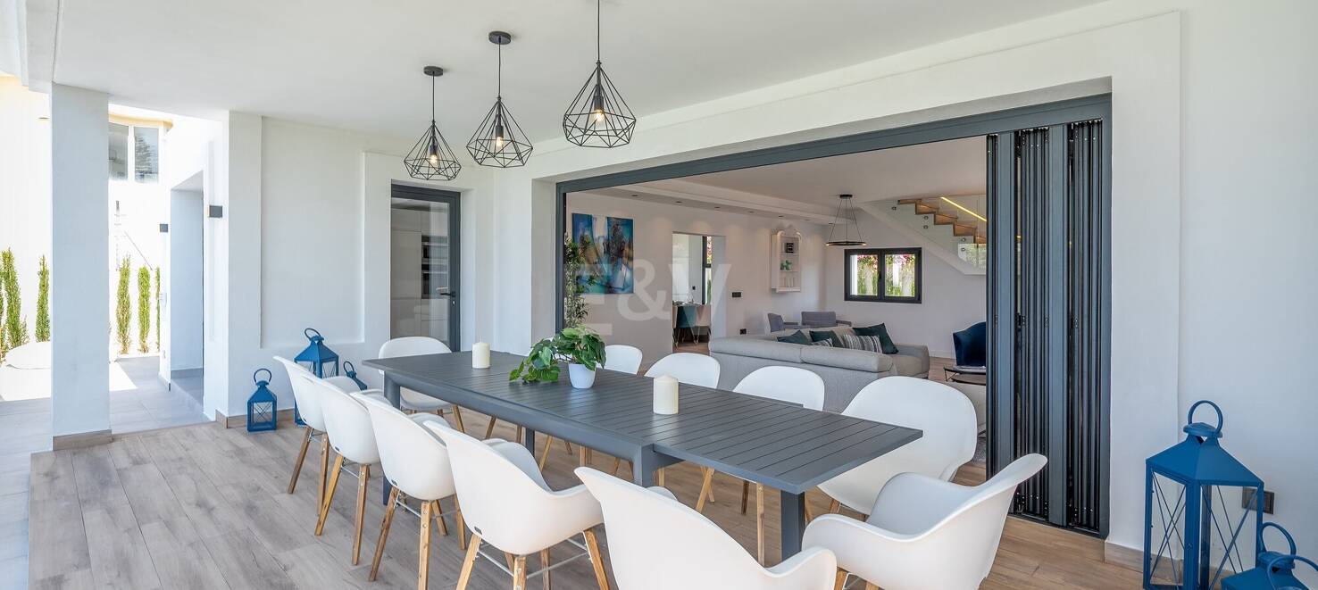 Contemporary Beachfront Villa in Marbella East: Perfect Family Getaway Steps from Elviria’s Best Beaches