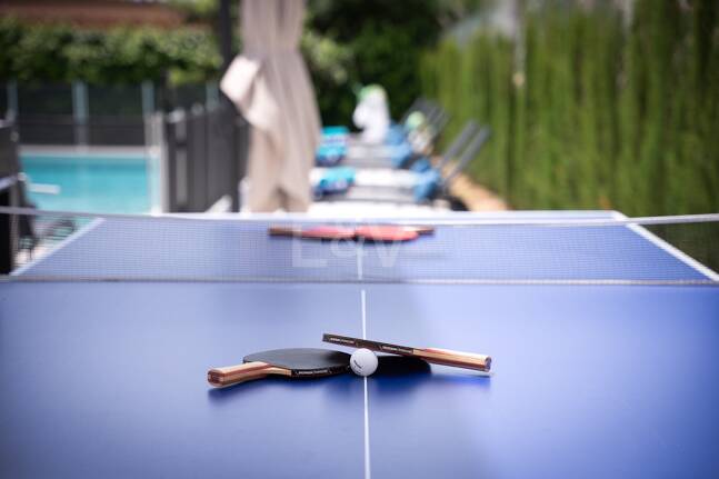 Villa moderna frente al mar en Marbella Este | Escapadas familiares y estancias de media duración | A solo pasos de las mejores playas de Elviria