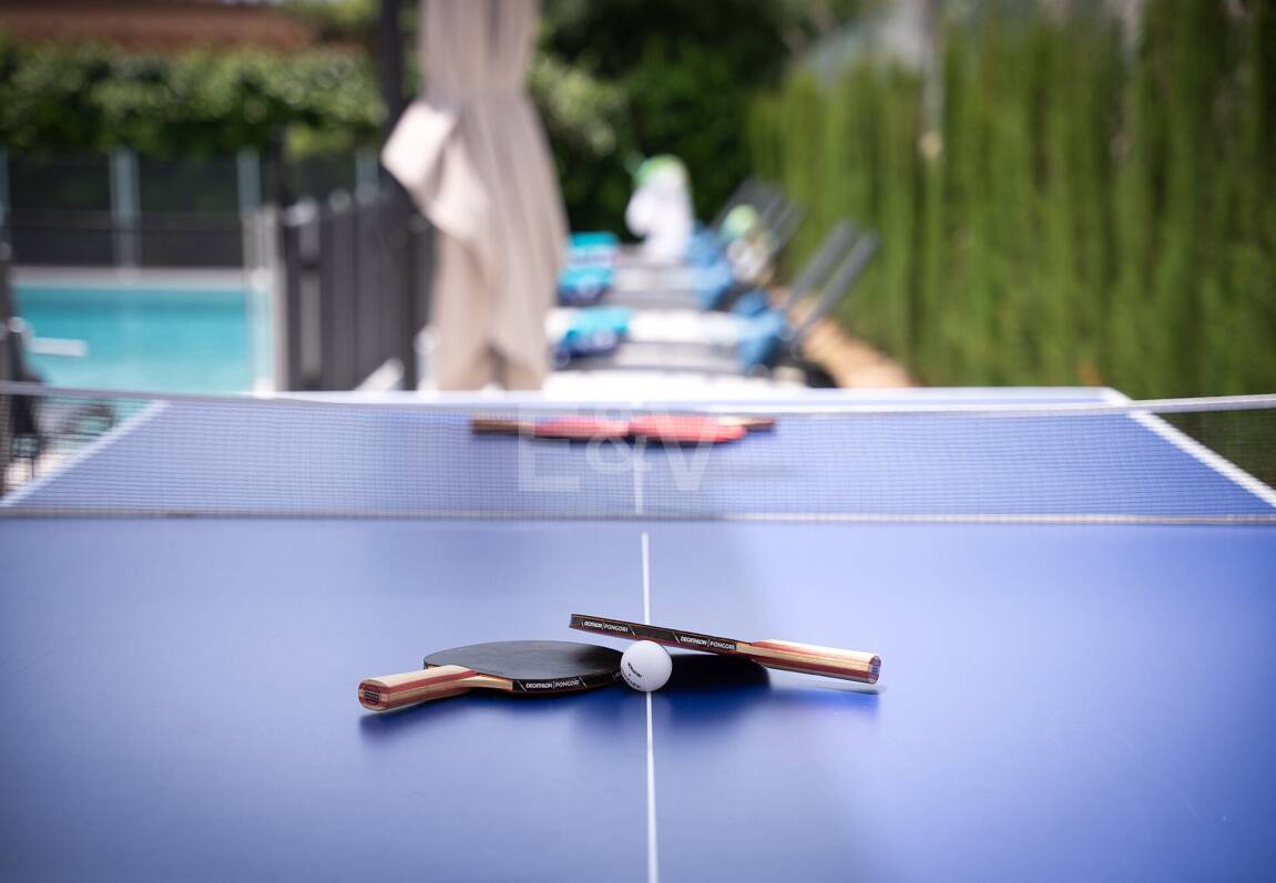 Villa moderna frente al mar en Marbella Este | Escapadas familiares y estancias de media duración | A solo pasos de las mejores playas de Elviria