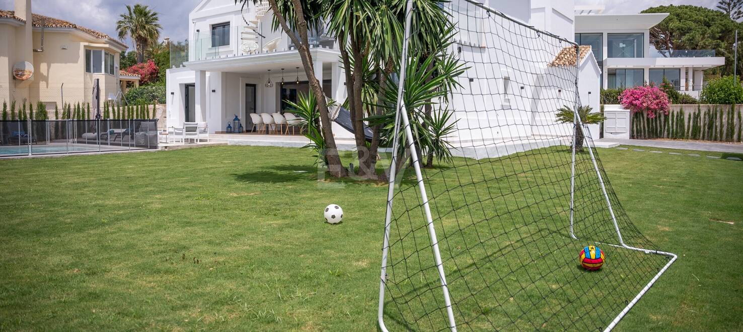 Contemporary Beachfront Villa in Marbella East: Perfect Family Getaway Steps from Elviria’s Best Beaches