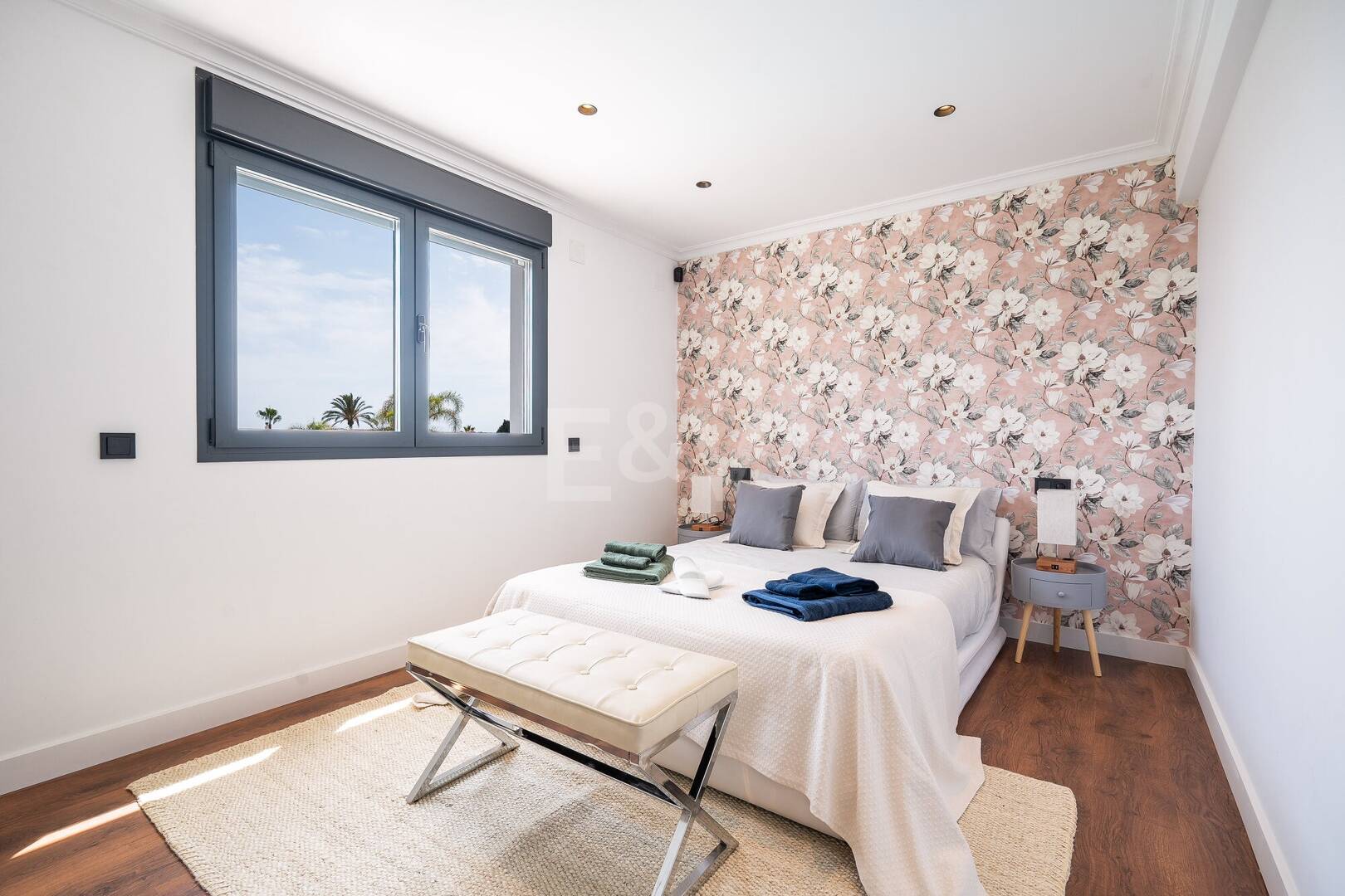 Villa moderna frente al mar en Marbella Este | Escapadas familiares y estancias de media duración | A solo pasos de las mejores playas de Elviria