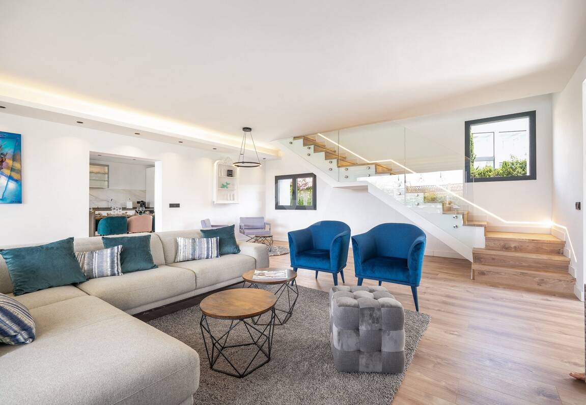 Villa moderna frente al mar en Marbella Este | Escapadas familiares y estancias de media duración | A solo pasos de las mejores playas de Elviria