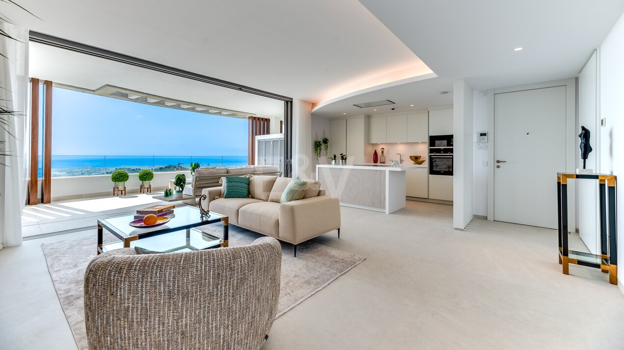 Elegante apartamento moderno en la última planta con impresionantes vistas al mar y panorámicas