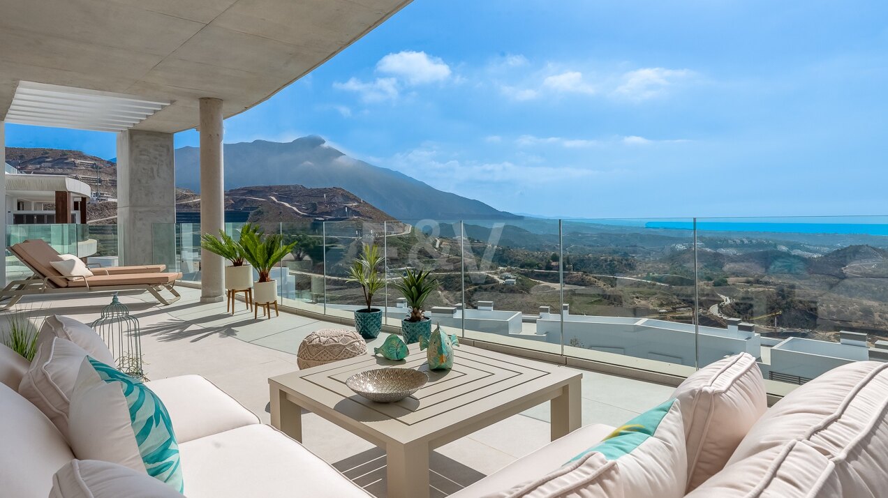 Ático de lujo con vistas panorámicas al mar y piscina privada