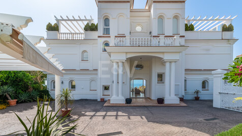 Exquisite 8-bedroom Villa with Open Sea Views in Los Flamingos Golf