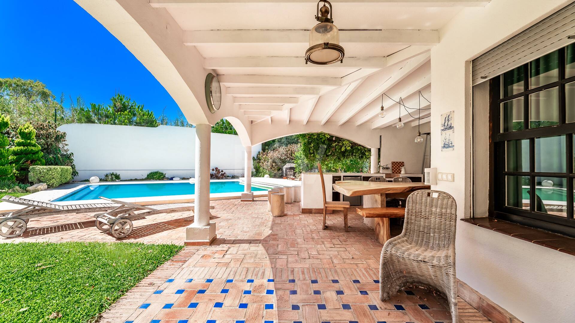 Propiedad en Primera Línea de Golf al Mejor Precio con Parcela Única Cerca del Mar y Servicios