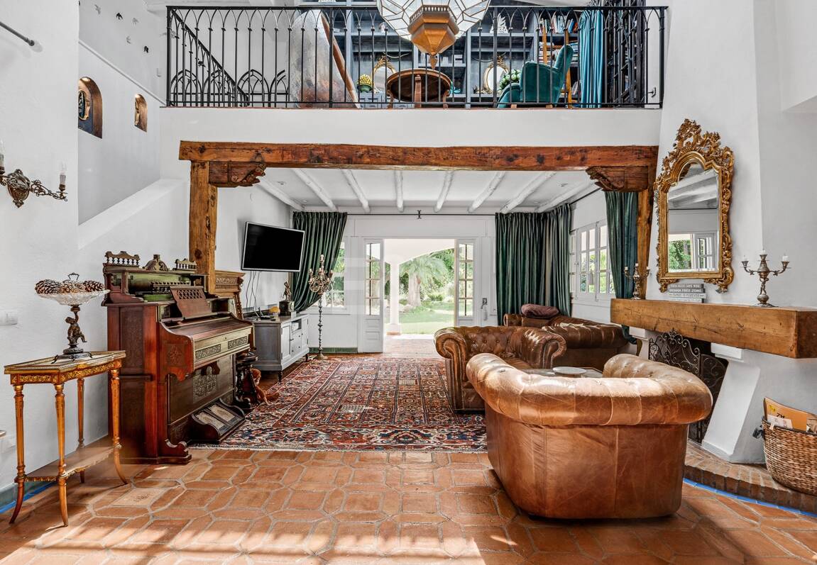 Best-Priced Frontline Golf Property med unikt stort tomt nära havet & bekvämligheter