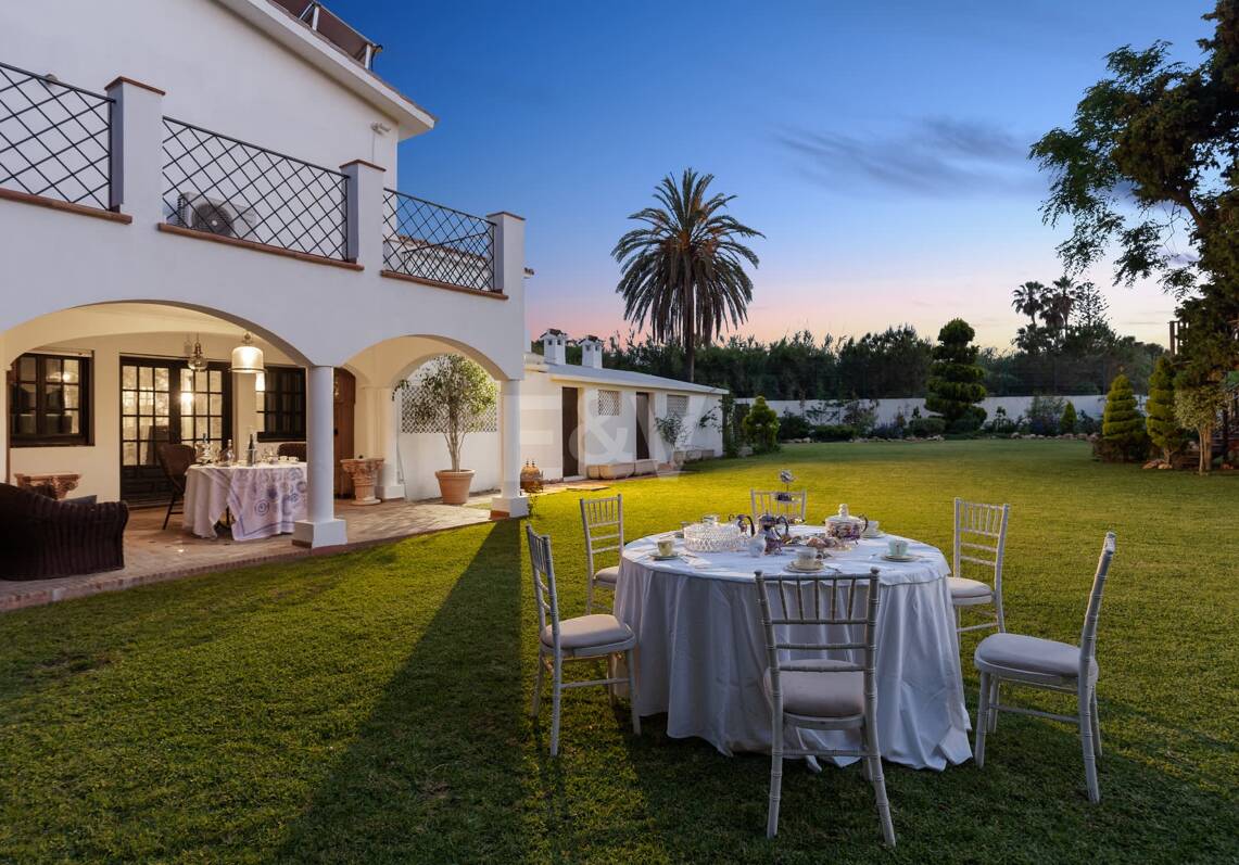 Propiedad en Primera Línea de Golf al Mejor Precio con Parcela Única Cerca del Mar y Servicios