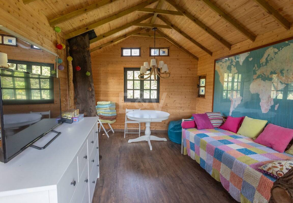 Best-Priced Frontline Golf Property med unikt stort tomt nära havet & bekvämligheter