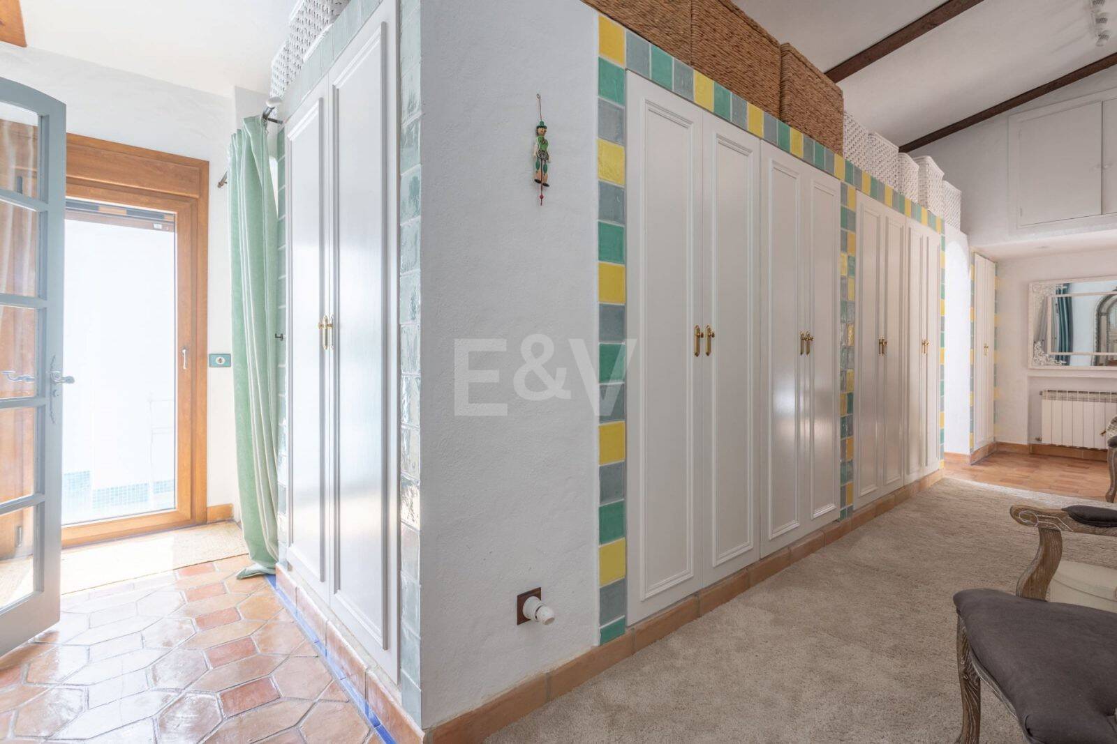 Best-Priced Frontline Golf Property med unikt stort tomt nära havet & bekvämligheter