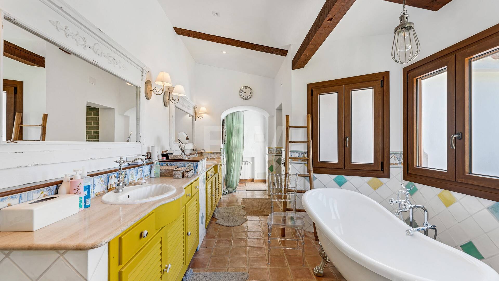 Propiedad en Primera Línea de Golf al Mejor Precio con Parcela Única Cerca del Mar y Servicios