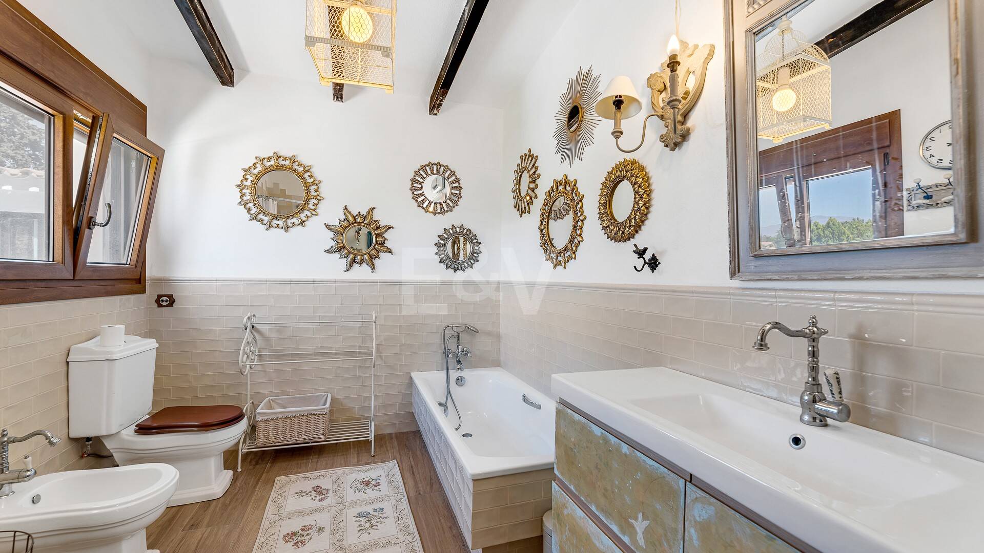 Propiedad en Primera Línea de Golf al Mejor Precio con Parcela Única Cerca del Mar y Servicios